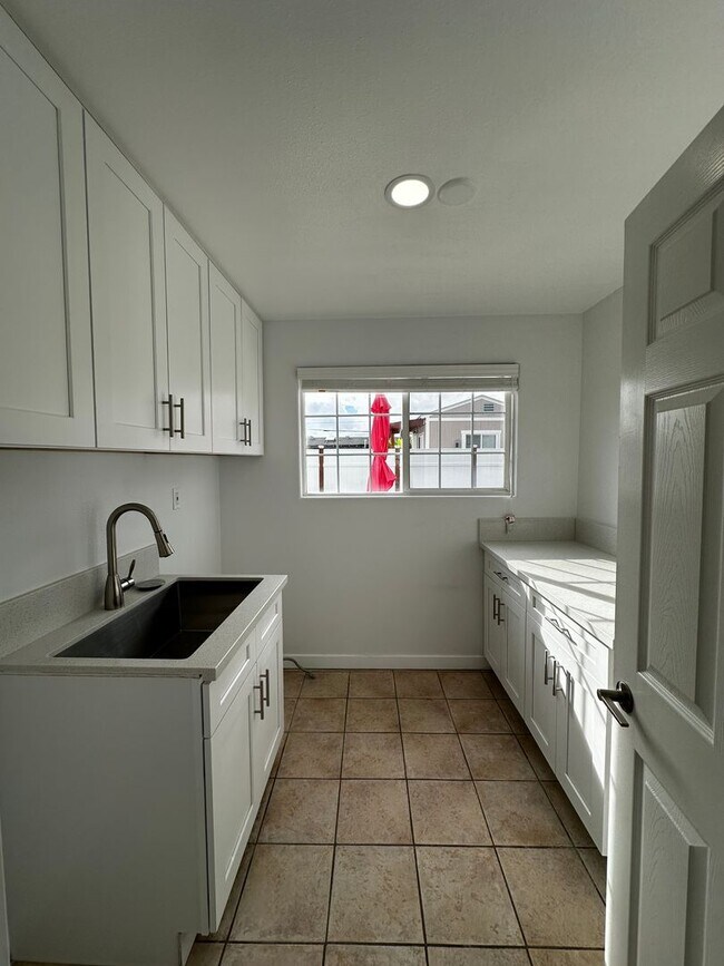 Foto del edificio - Awesome Home with RV or Boat Parking! MUST...
