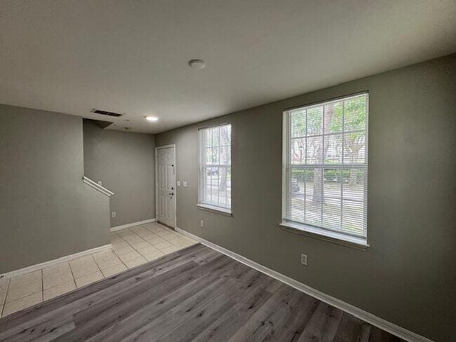 Building Photo - Updated 2 Bedroom 2 Bath Townhome in Siena...