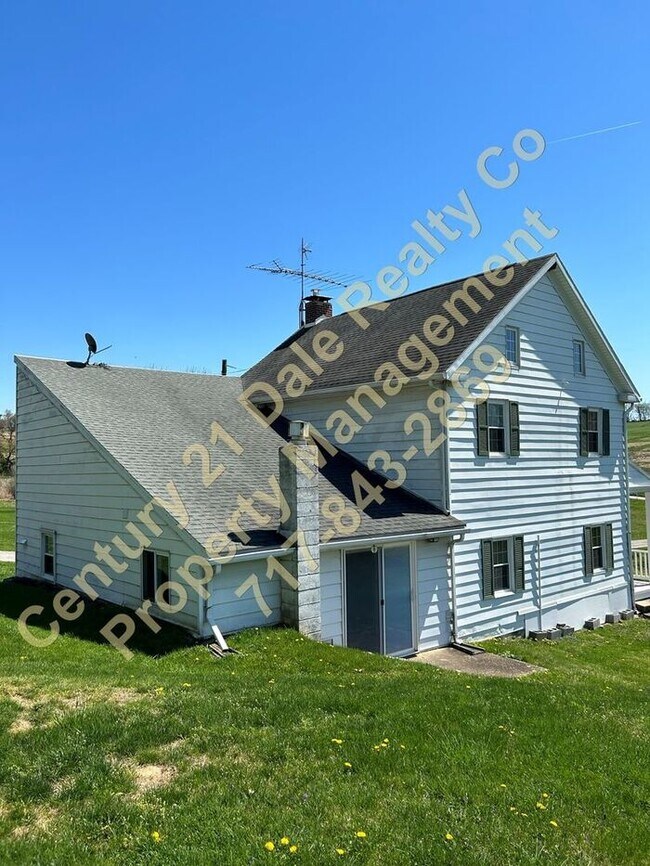 Building Photo - Gorgeous Three Bedroom Farm Home in Red Li...