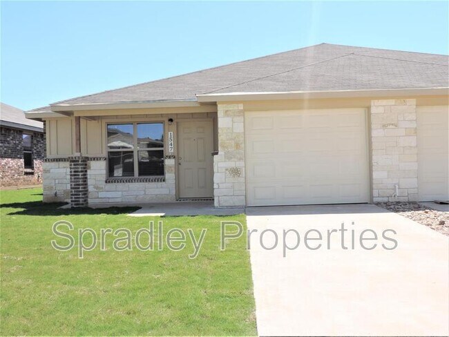 Building Photo - 1547 Kal Ct