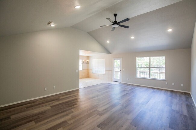 Foto del edificio - ***2733 Highland Circle***