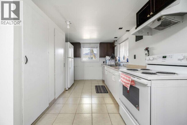 Building Photo - 2075 E 44th Ave