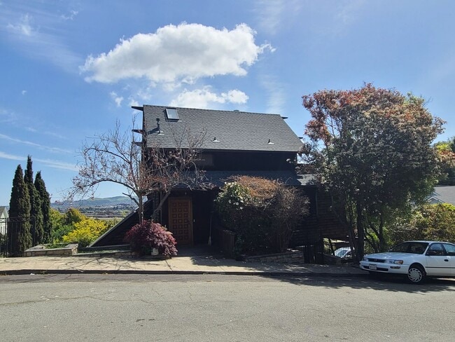 Foto del edificio - West Richmond/Castro