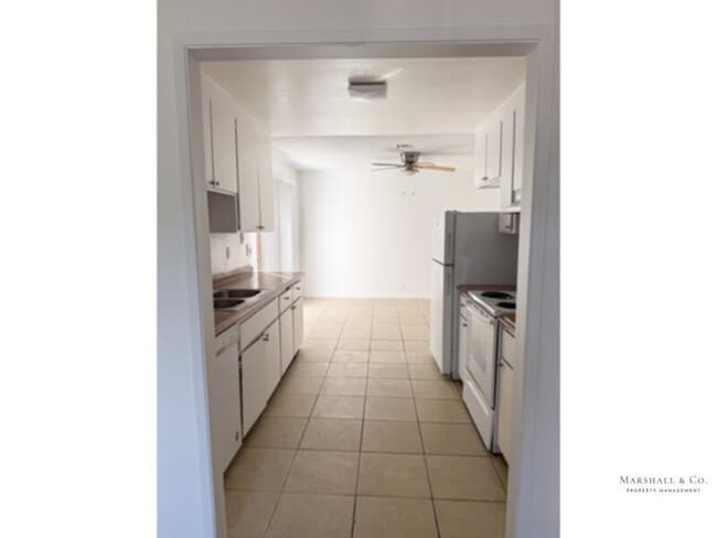 Building Photo - Spacious 2br/1ba, LOW Sec. Deposit, NEW FLOORS, LRG. Bedroooms, Private Patio, Garage!!