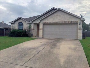 Building Photo - 3401 Longhorn Trail