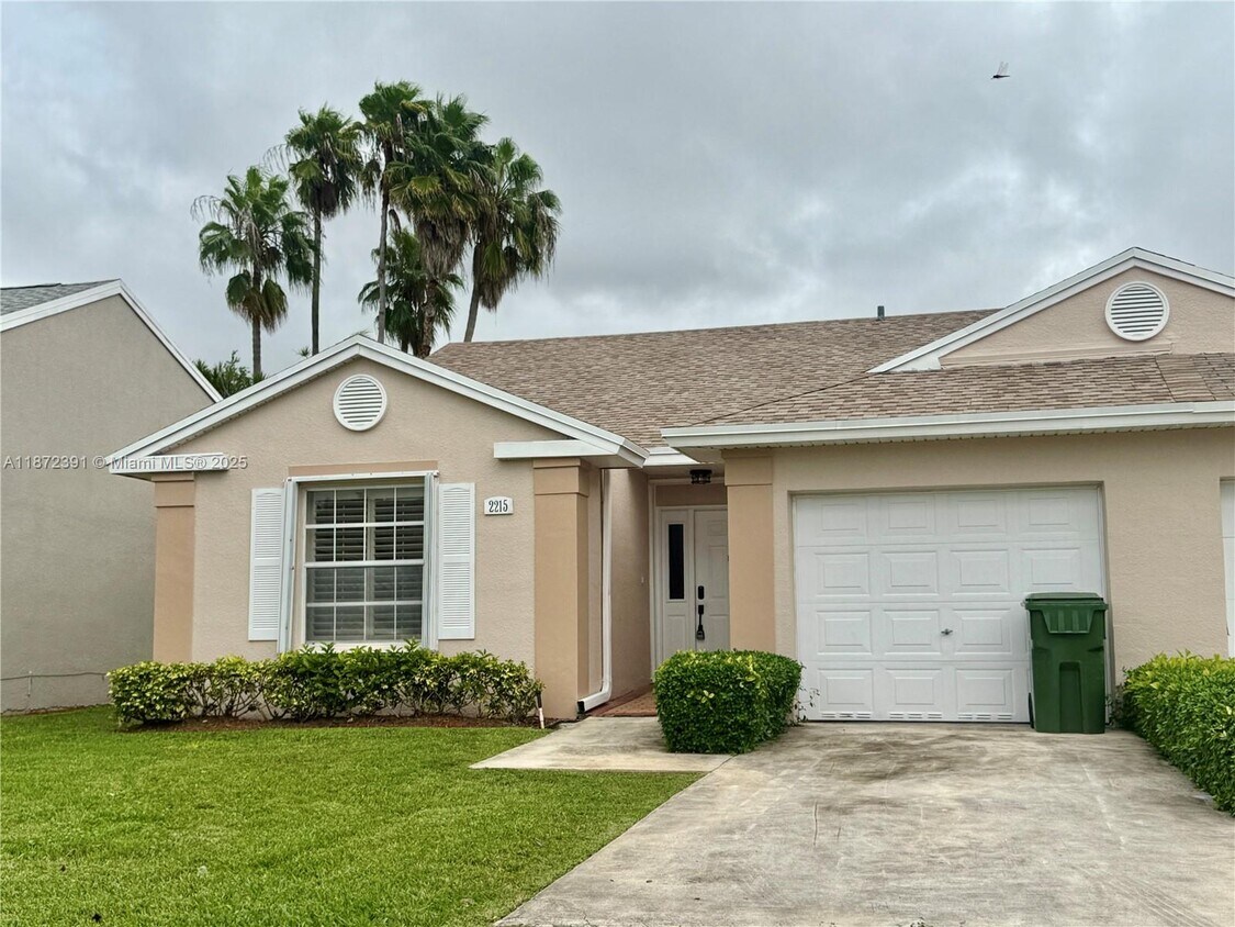 Foto principal - 2215 SE 6th Ct