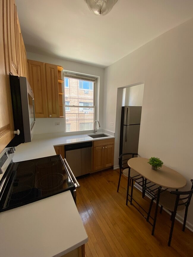 Building Photo - 512 W Deming Pl