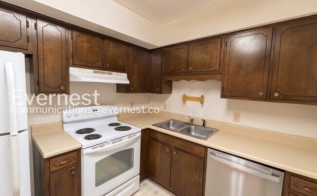 Foto del edificio - 8831 Millard Lee Ln