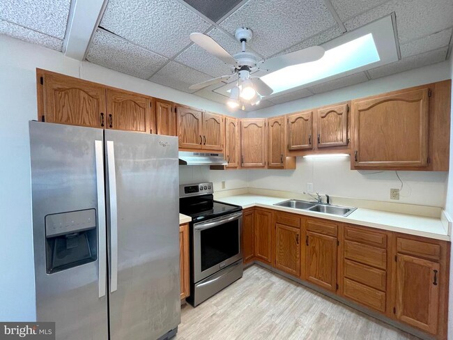 Building Photo - 22322 Greenview Pkwy