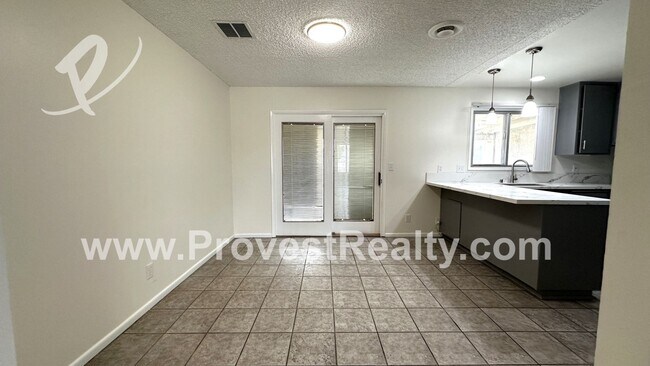 Building Photo - 4 Bed, 2 Bath Apple Valley Home!!!