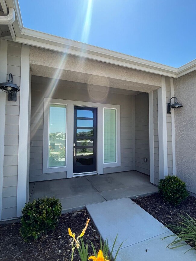Building Photo - Like new home available now! ALL UTITILES ...