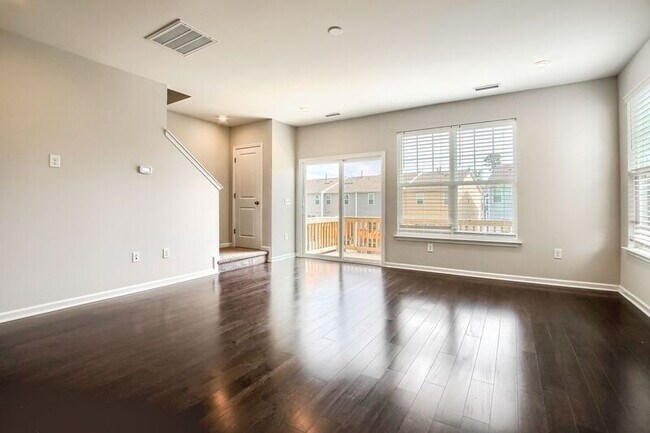 Building Photo - 1100 Freeport Dr