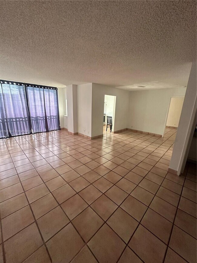 Foto del edificio - 16909 N Bay Rd