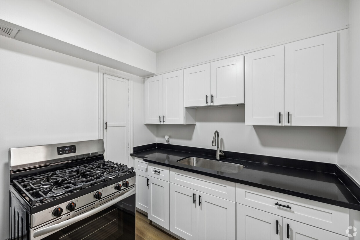Foto principal - 1769 N Orange Dr