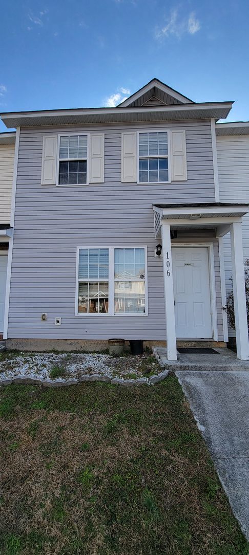 Foto del edificio - 106 Pinegrove Ct