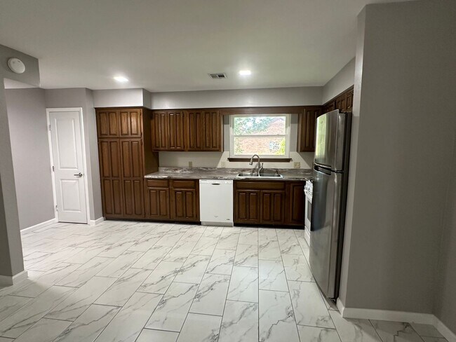 Foto del edificio - 2 bedroom/2 bath 2nd Floor Condo