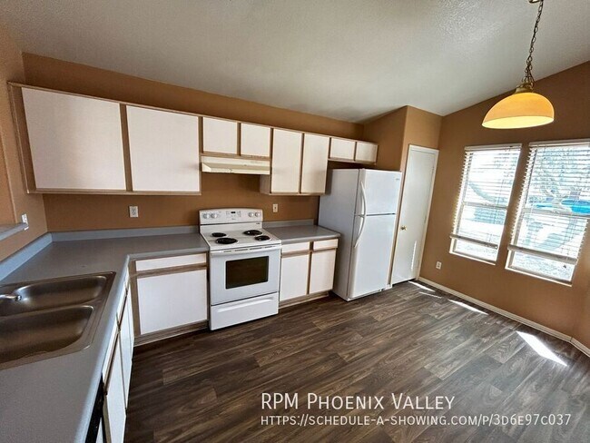 Building Photo - 6768 W Gardenia Ave