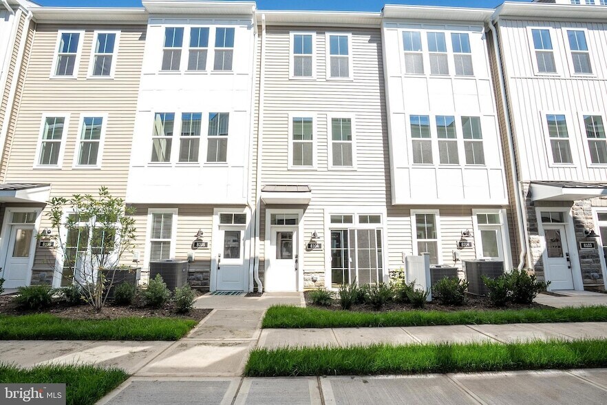 Foto principal - 8104 Donatello Dr