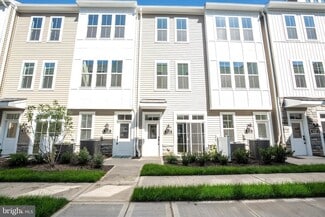 Building Photo - 8104 Donatello Dr