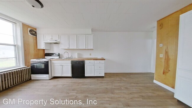 Building Photo - 3 br, 1 bath House - 608 N Railroad Street...
