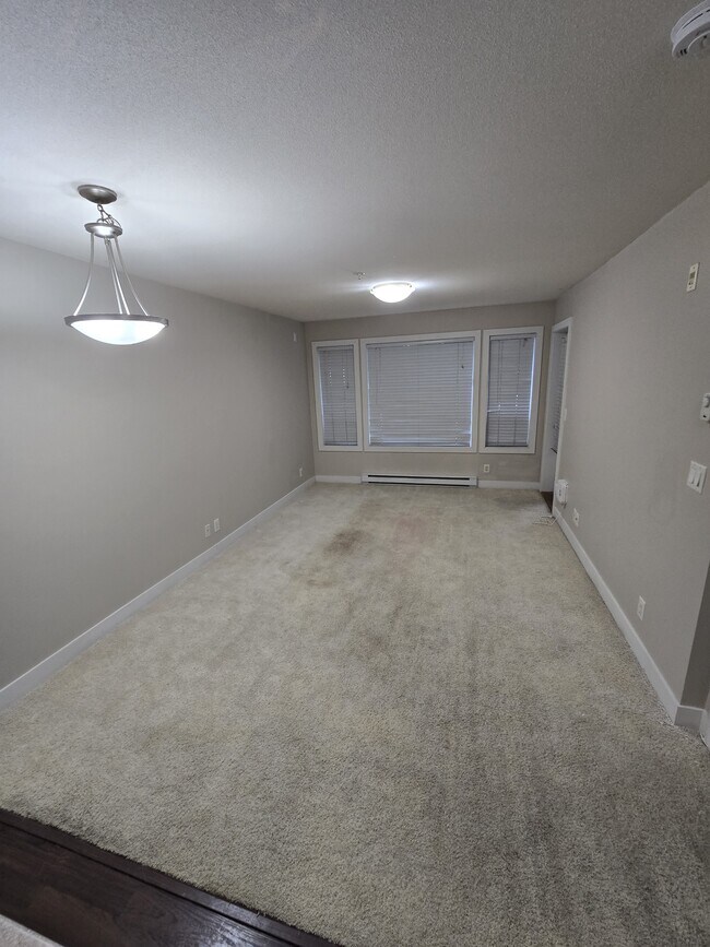 Photo du bâtiment - 46150-46150 Bole Ave