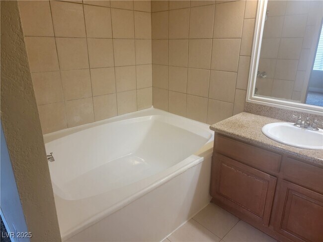 Foto del edificio - 2700 N Rainbow Blvd