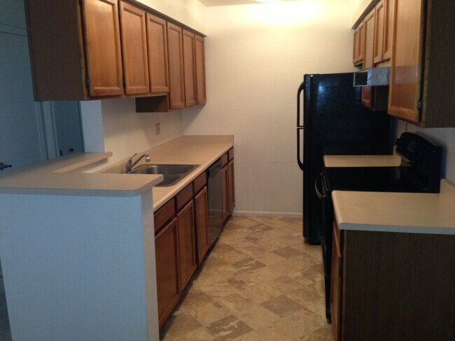 Foto del edificio - **COMFY 2 BEDROOM/2 FULL BATHROOM CONDO IN...