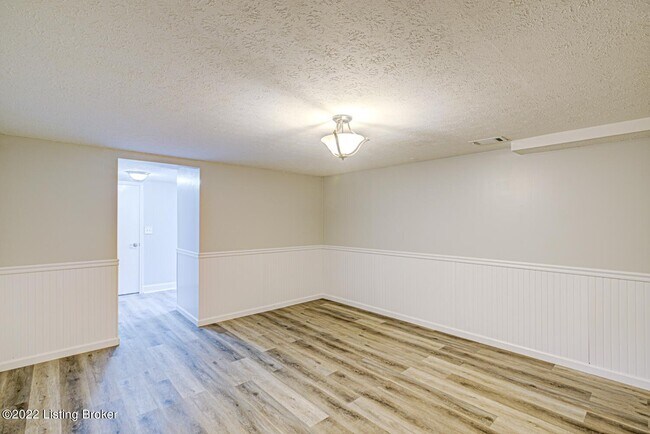 Building Photo - Dellwood Dr.