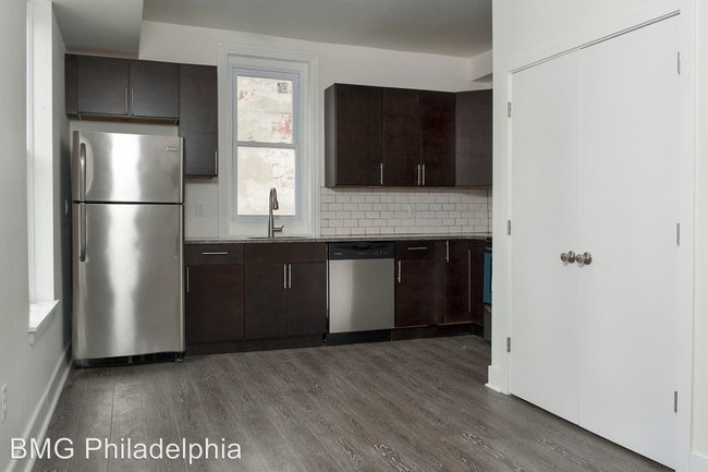 Building Photo - 2843 W Girard Ave