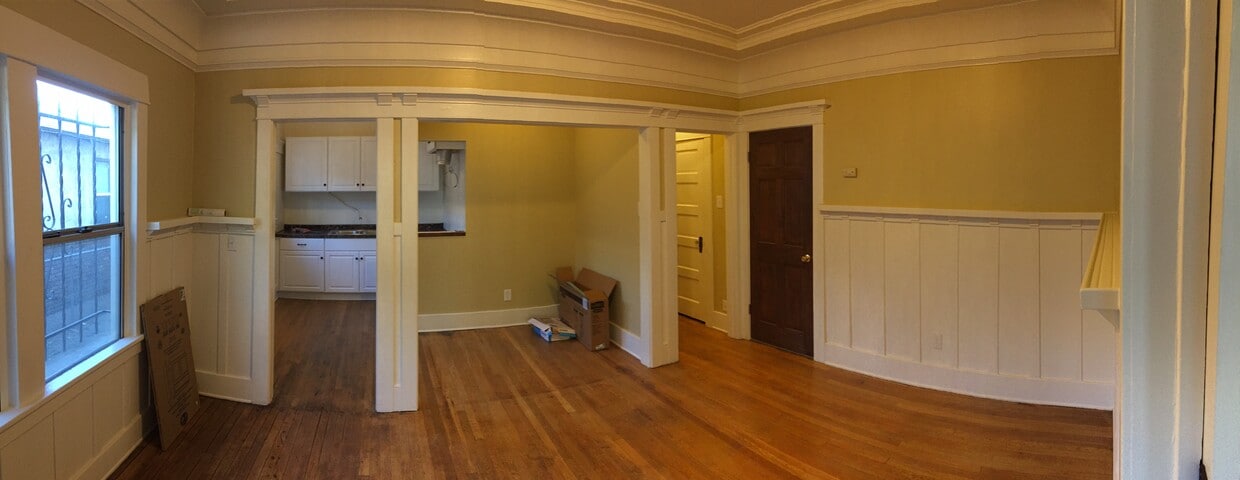 Building Photo - 724 W 60th St, Los Angeles, CA, 90044