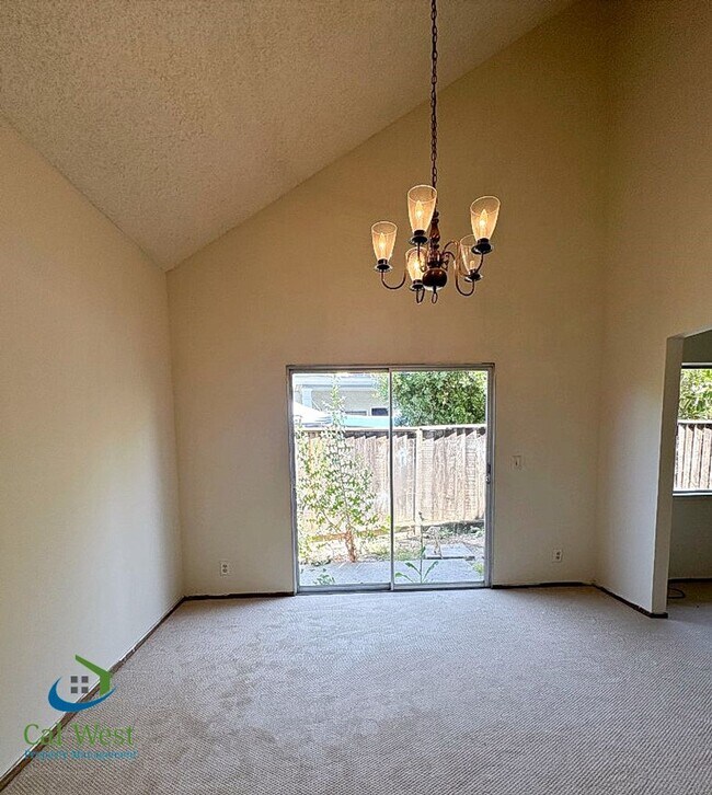Building Photo - 01479 - CALLE1186 - Owner Notify
