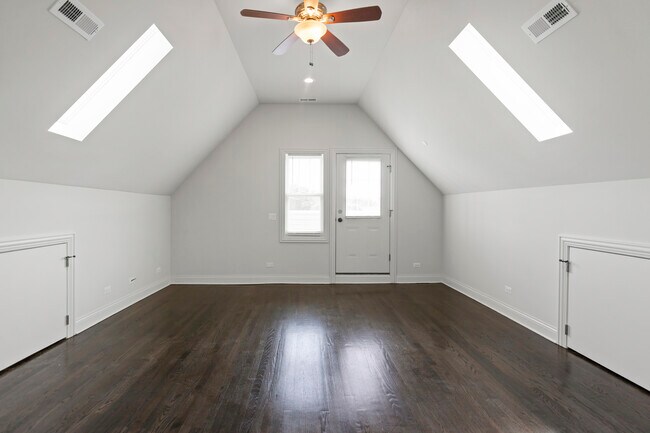 Foto del edificio - 3123 N California Ave