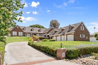 Building Photo - 512 N Granados Ave