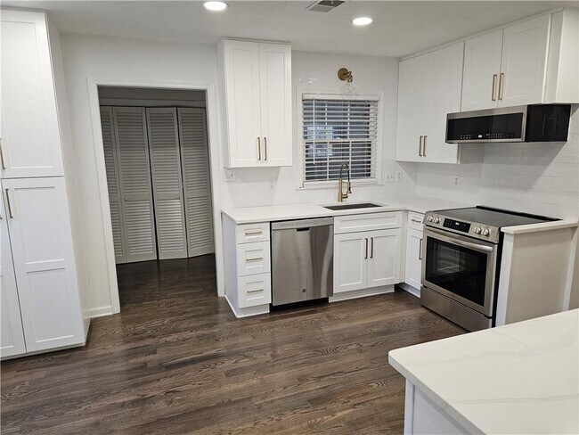 Foto del edificio - 4536 Mountain Creek Dr