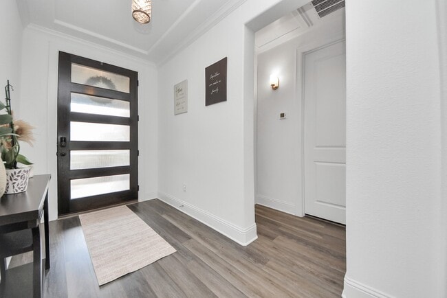 Foto del edificio - 10018 Knollwood Ln