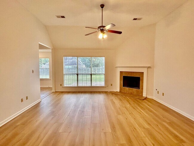 Building Photo - Discover this 4 bedroom 2 bath home for re...