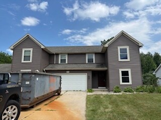 freshly updated 3 bedroom duplex with fenced yard - 764 Plainfield Ct
