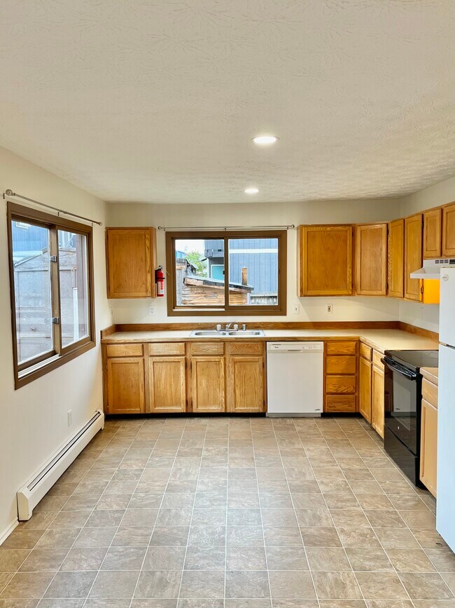 Foto del edificio - 5841 E 6th Ave