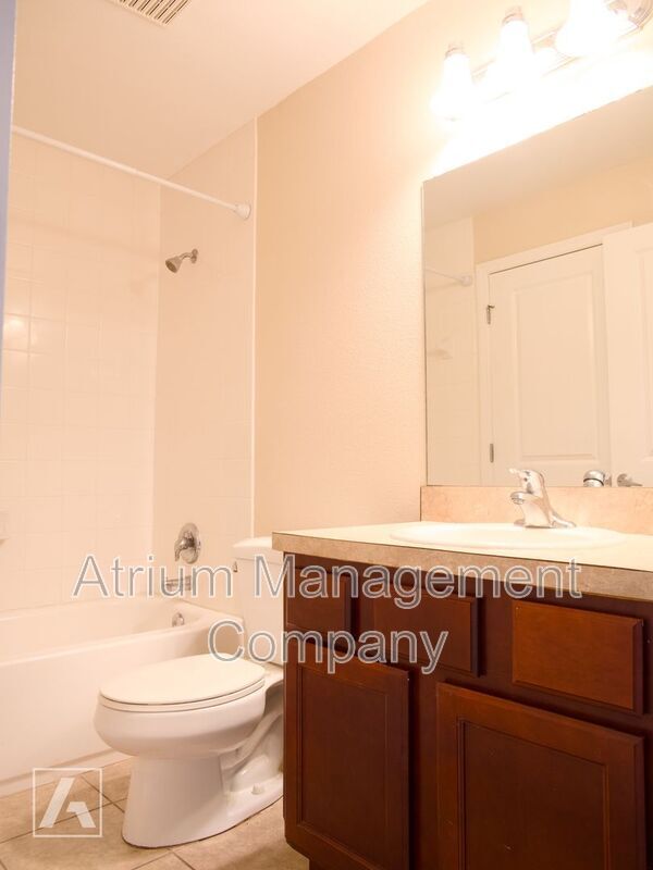 Foto del edificio - 2902 N Orange Ave
