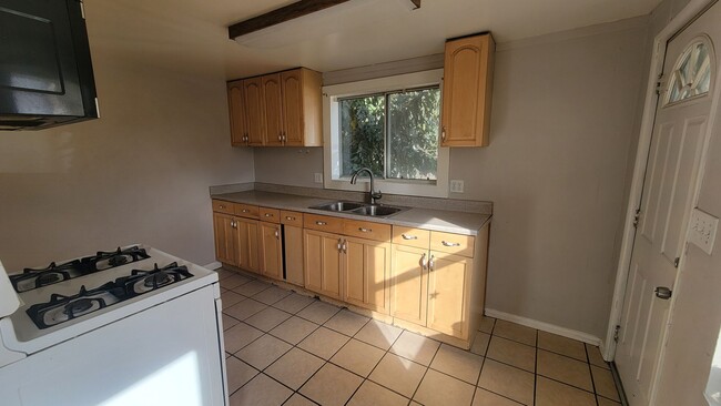 Building Photo - 2 Bedroom Home with Spacious Yard in Frazi...