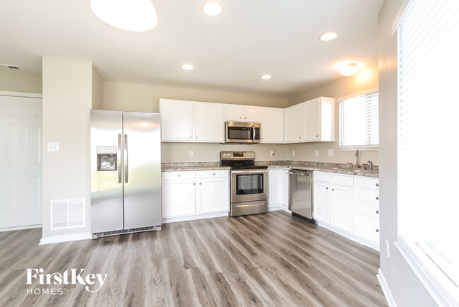 Building Photo - 6159 N Woods Edge Dr