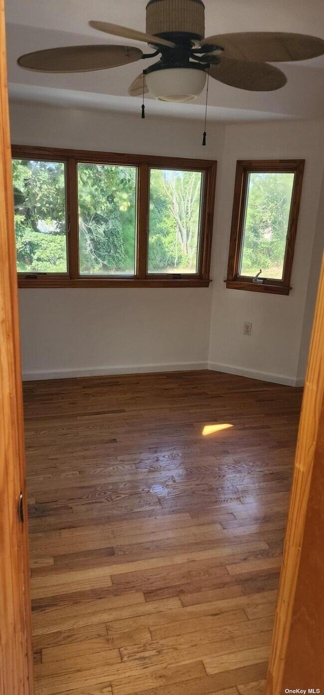 Building Photo - 459 Tennyson Dr