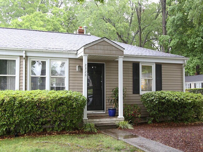 Foto del edificio - Two Bedroom Cottage - Five Points East, Raleigh, NC - Inside the Beltline!