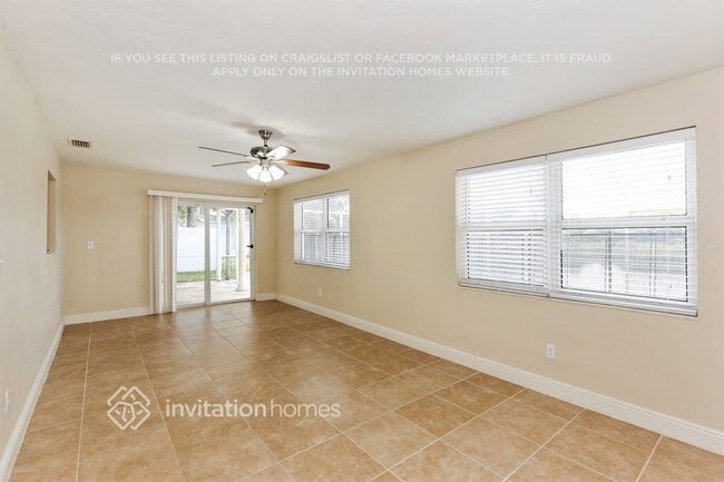 Foto del edificio - 10320 NW 18th Pl