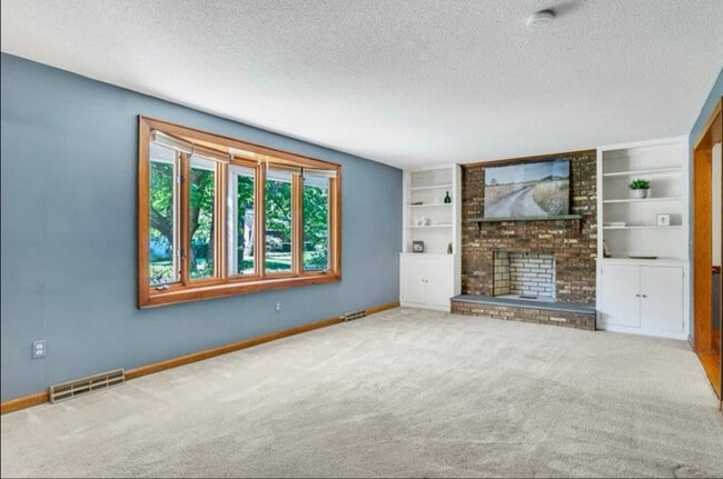 Building Photo - 63 Oakwood Dr