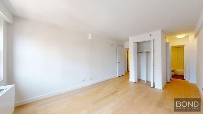 Building Photo - 222 E 39th St