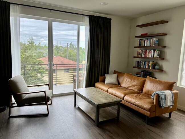 Foto del edificio - Immaculate 3 Bed 2 Bath Seattle Townhome @ An Incredible Location!