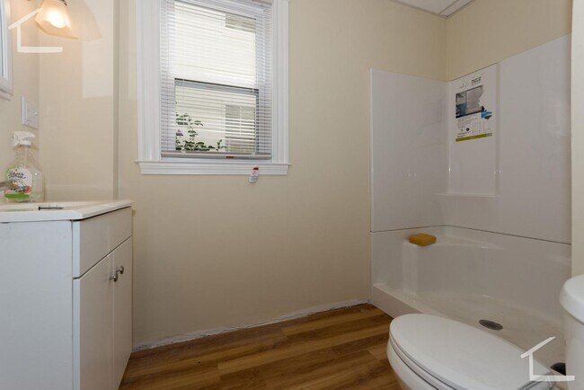 Building Photo - Nicely renovated 3 bed in Brighton.