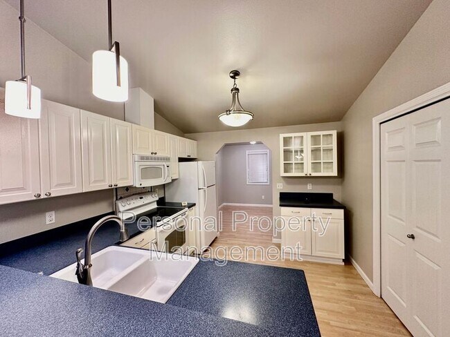 Building Photo - 706 NE 161st Ct