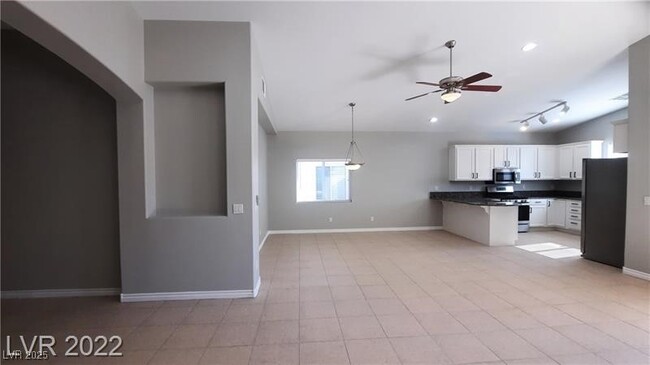 Building Photo - 525 Sun Mountain Ave